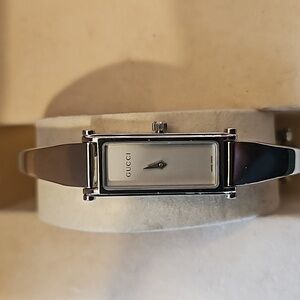 Gucci 1500 women's watch